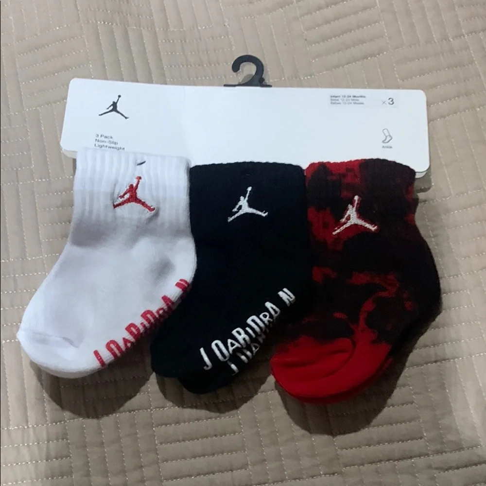 Nike Jordan Watercolor Remix Gripper 3 Pack Ankle Socks Size 12-24 Months